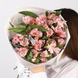 stojkij buket alstomeriya 2